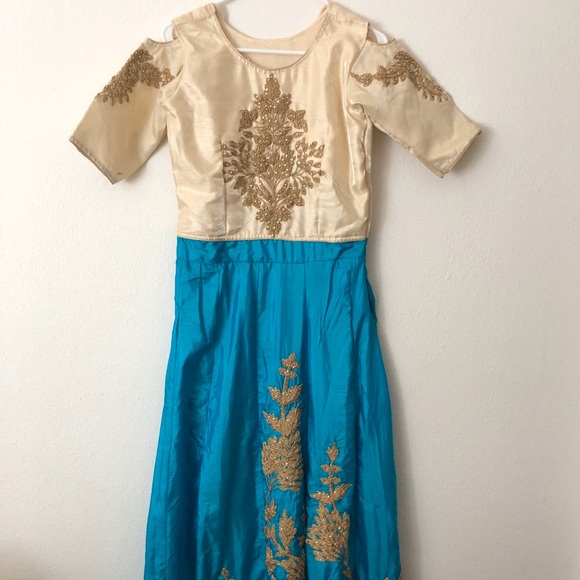 Colder shoulder kurti - Picture 1 of 3